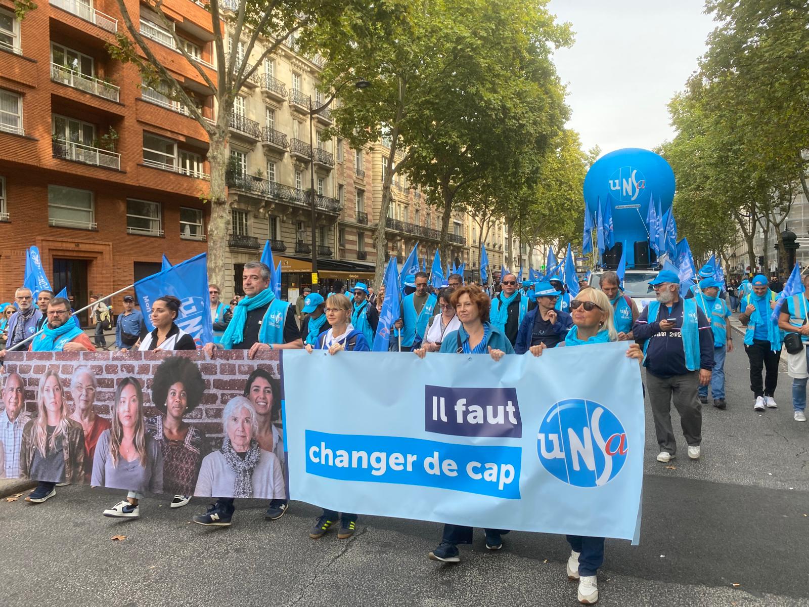 La Fédération UNSA Postes était dans la rue ce 2 Octobre, contre l’austérité et pour faire résonner le timbre de voix des Postiers !!